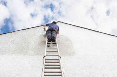 Peinture extérieure à la Longine — façades et ravalement